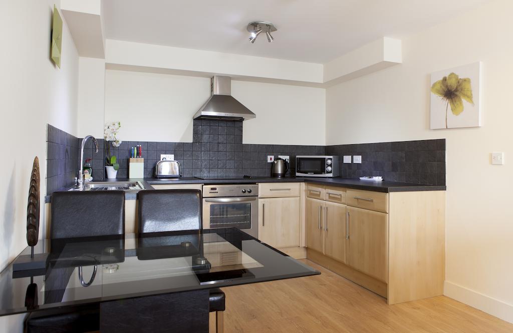 Cheltenham Plaza Apartments Ashchurch Esterno foto