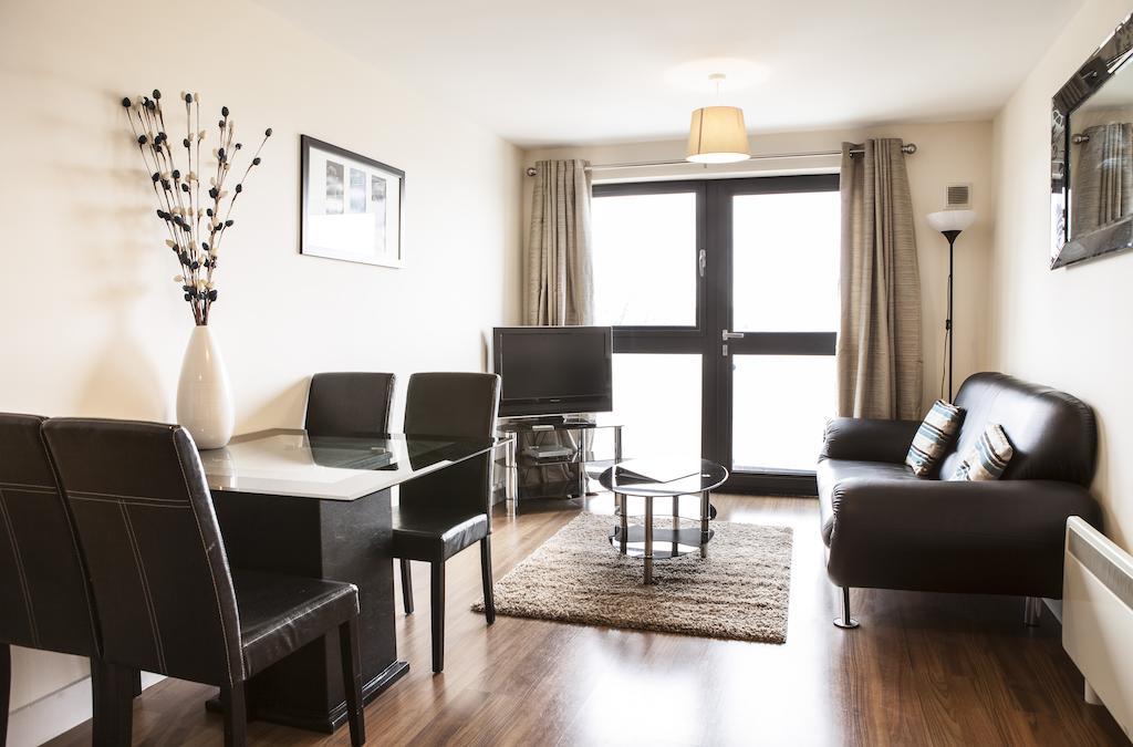 Cheltenham Plaza Apartments Ashchurch Esterno foto