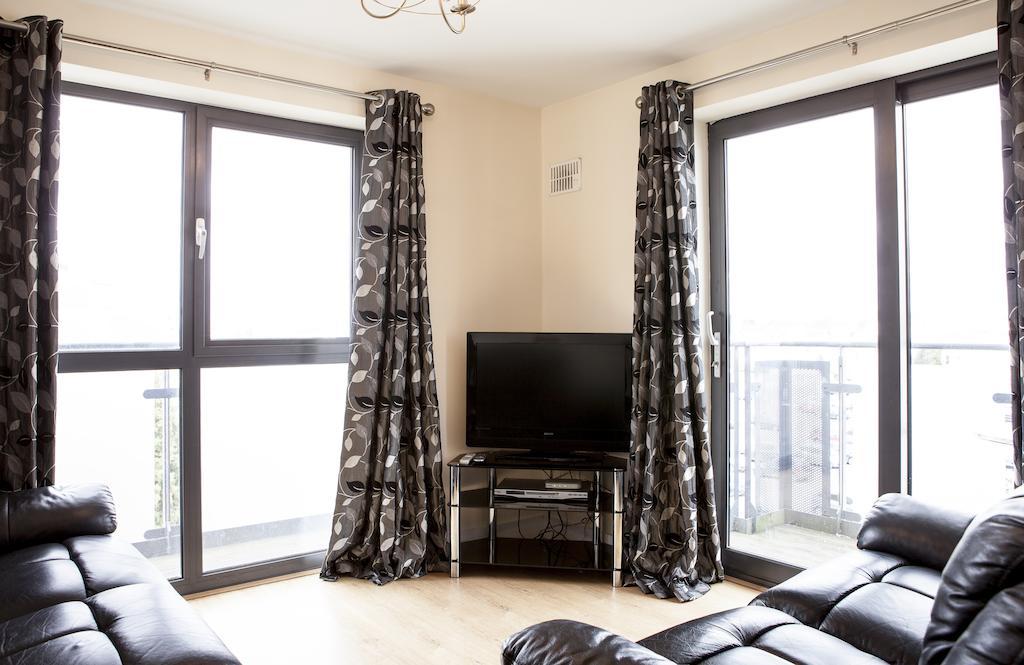 Cheltenham Plaza Apartments Ashchurch Esterno foto