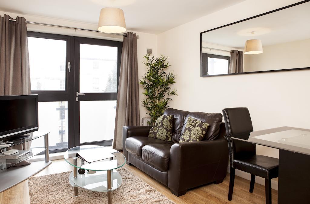 Cheltenham Plaza Apartments Ashchurch Esterno foto