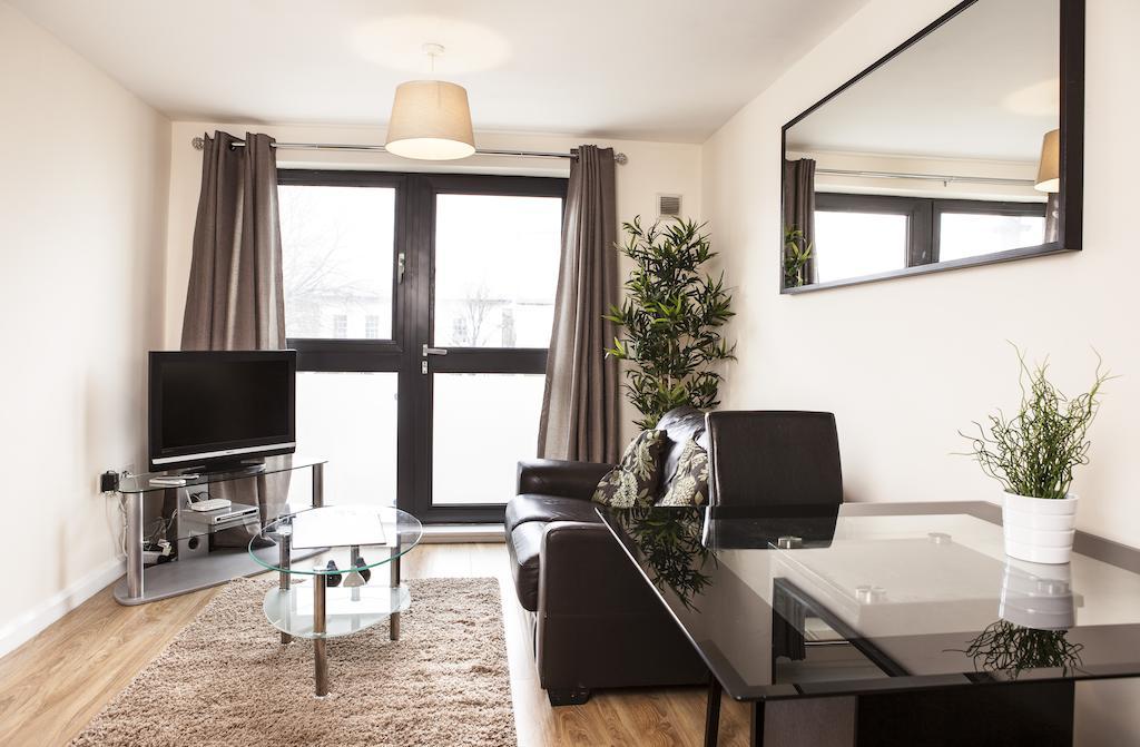 Cheltenham Plaza Apartments Ashchurch Esterno foto