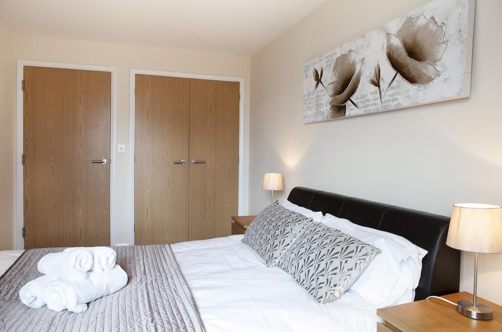 Cheltenham Plaza Apartments Ashchurch Esterno foto