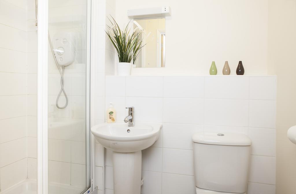 Cheltenham Plaza Apartments Ashchurch Esterno foto