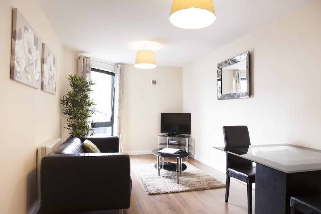 Cheltenham Plaza Apartments Ashchurch Esterno foto