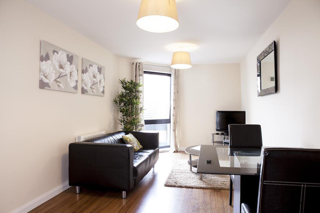 Cheltenham Plaza Apartments Ashchurch Esterno foto