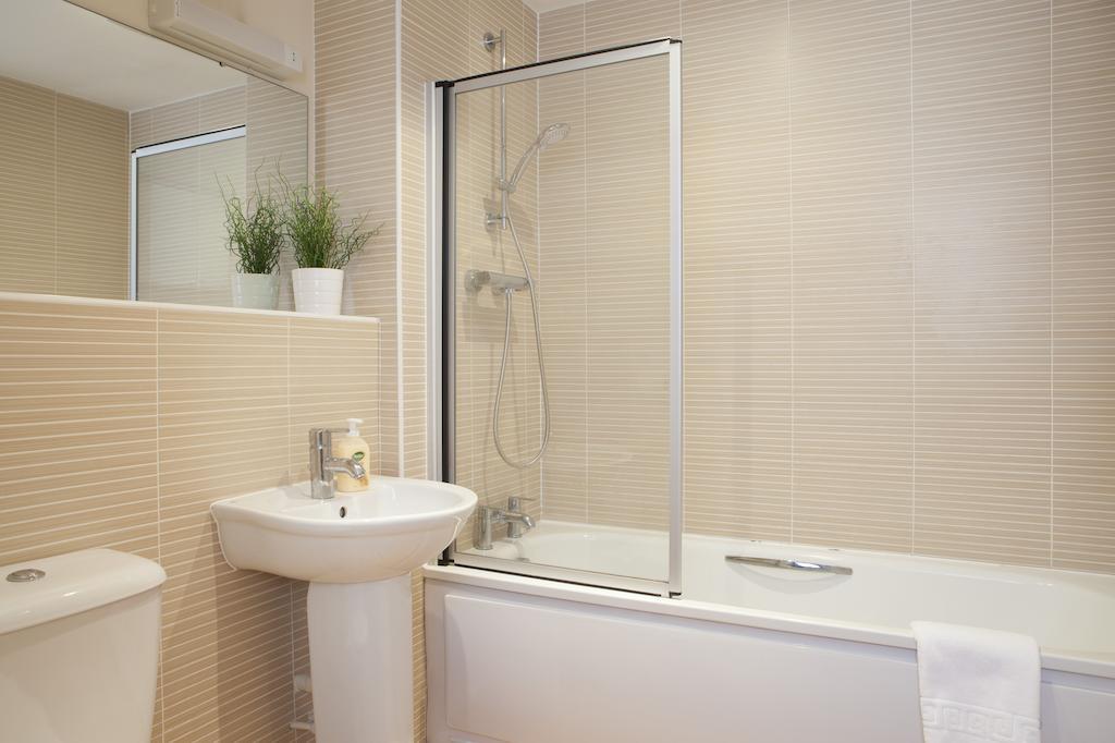 Cheltenham Plaza Apartments Ashchurch Esterno foto