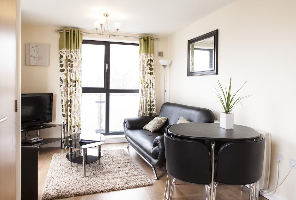 Cheltenham Plaza Apartments Ashchurch Esterno foto