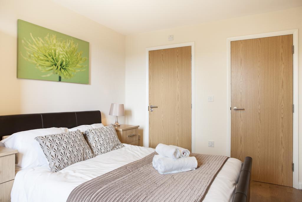 Cheltenham Plaza Apartments Ashchurch Esterno foto