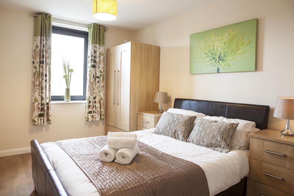 Cheltenham Plaza Apartments Ashchurch Esterno foto