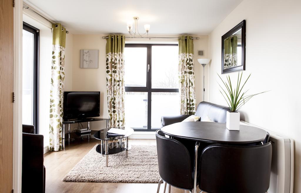 Cheltenham Plaza Apartments Ashchurch Esterno foto