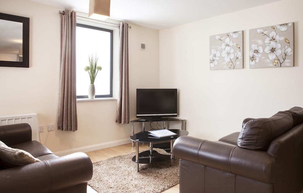 Cheltenham Plaza Apartments Ashchurch Esterno foto