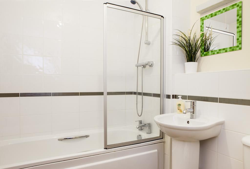 Cheltenham Plaza Apartments Ashchurch Esterno foto