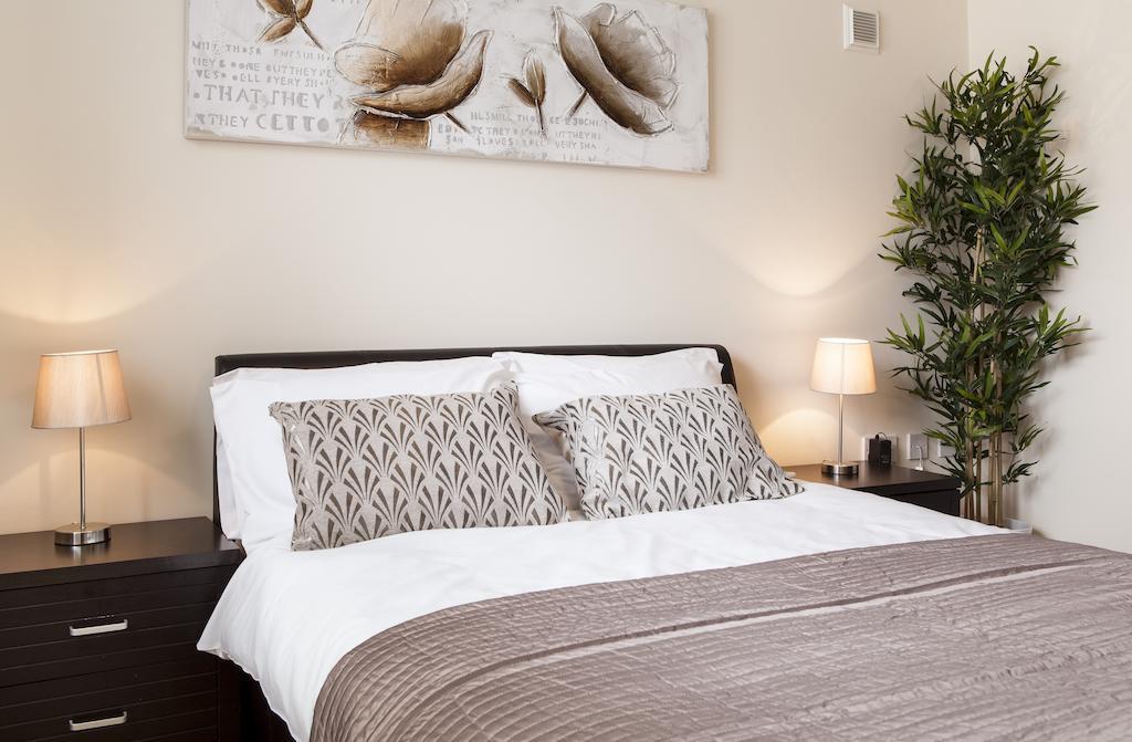 Cheltenham Plaza Apartments Ashchurch Esterno foto
