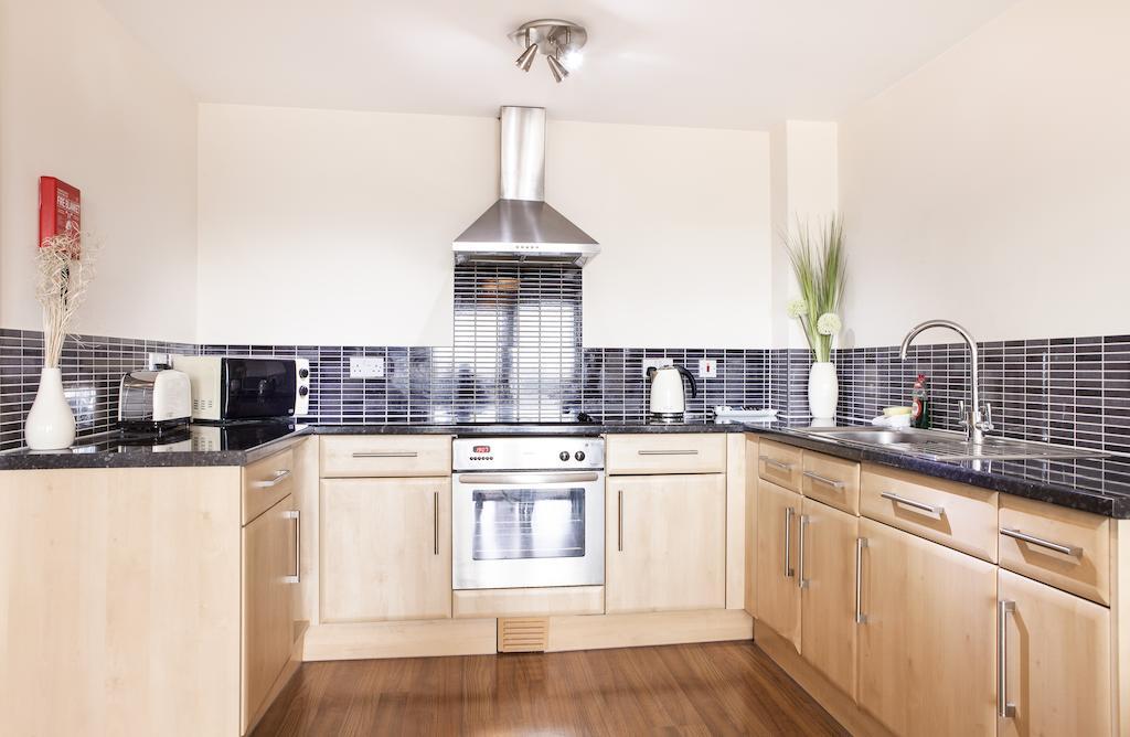 Cheltenham Plaza Apartments Ashchurch Esterno foto