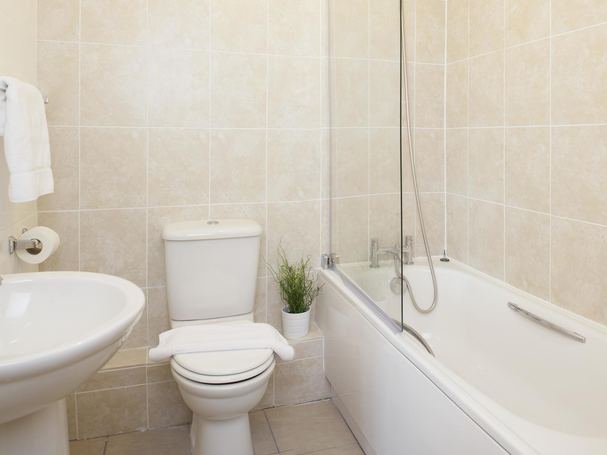 Cheltenham Plaza Apartments Ashchurch Esterno foto