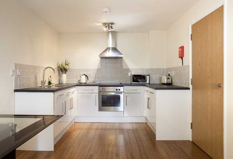 Cheltenham Plaza Apartments Ashchurch Esterno foto